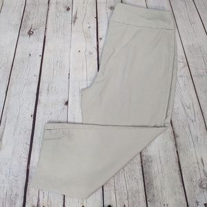 Dana Buchman Khaki Capris Small
